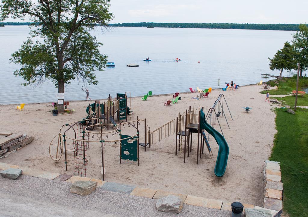 Mccreary'S Beach Resort Перт Екстер'єр фото
